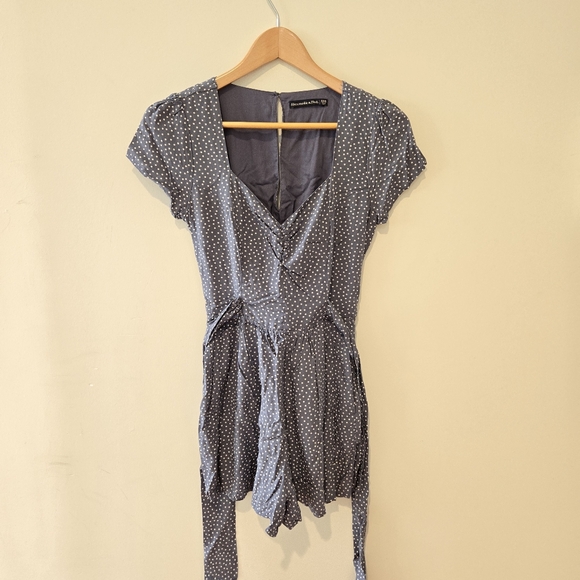 BNWOT Abercrombie and Fitch blue grey polka dot tie waist romper xxs - Picture 2 of 9